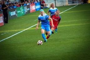 华体会平台-职业乒乓球联赛吸引大量社会关注，职业乒乓球员与业余的比赛视频