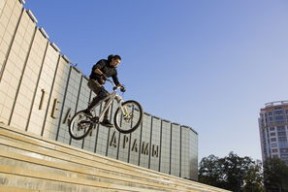 -体育赛事对城市文化软实力的提升路径，试论述体育赛事对城市发展的影响